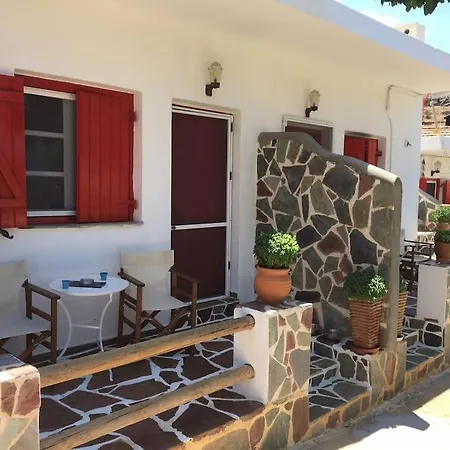 Red2 Guest House Flampouria Exterior photo