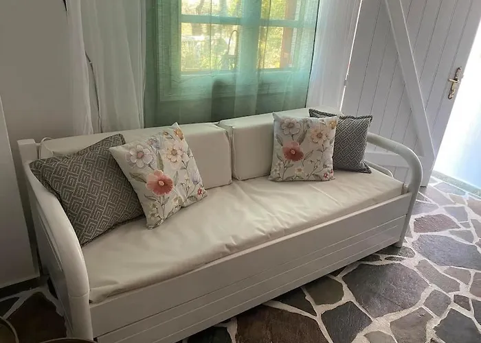 Red2 Guest House